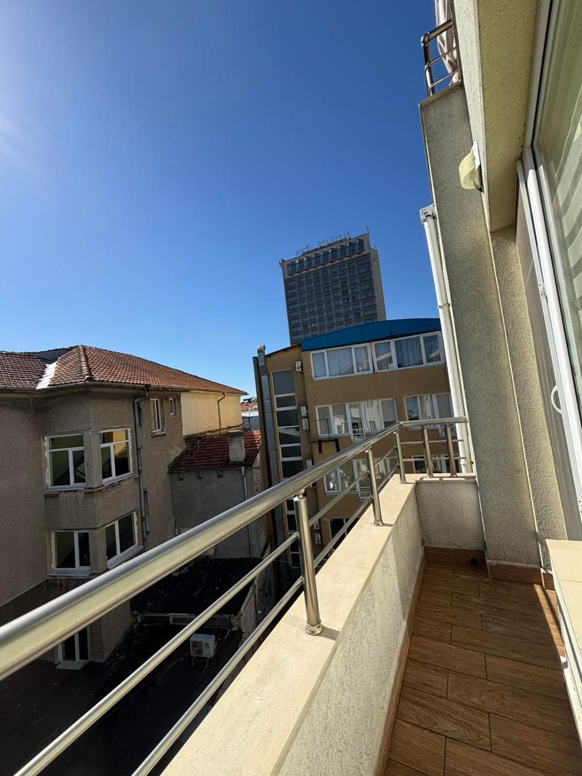 Grand Apartment Bogoridi - Top Center Near To Sea And Sea Garden Burgas Esterno foto